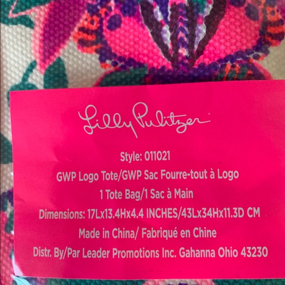 Lilly Pulitzer 2pc. Tote/Cosmetics case in "Resort White "Shes Too Fly" NWT - Picture 6 of 12